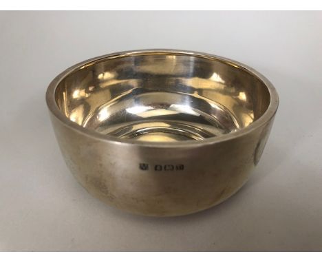 Silver hallmarked finger bowl, Birmingham 1928 approximately 11cm diameter and 112.15g 
