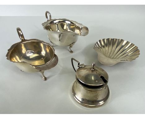 Silver hallmarked sauce boat approximately 59.43g, silver hallmarked shell dish approximately 39.69g ,  Silver hallmarked sau