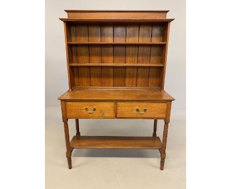 Antique Furniture, 19th century blond Oak Arts and crafts dresser, two drawer base with turned spindle legs and stretcher she