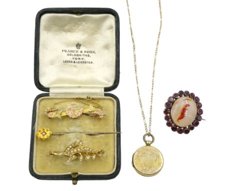 Victorian and later gold jewellery including gold round locket pendant necklace dated 1844 and crescent moon brooch, both 9ct