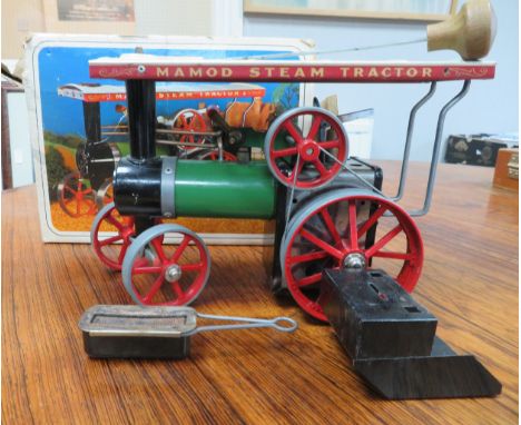 Mamod live steam Traction Engine No. T.E.1A, with detachable canopy, tray, scuttle and steering rod, appears to have been fir