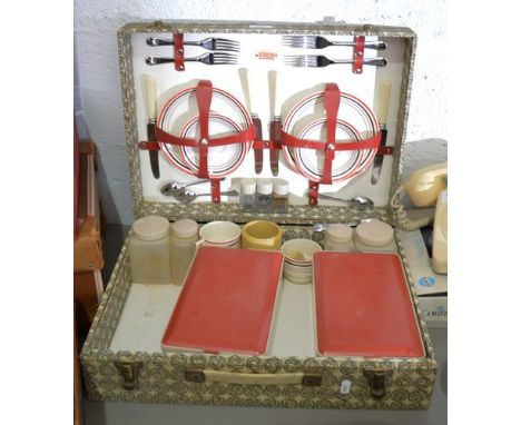 A vintage Sirram picnic set.