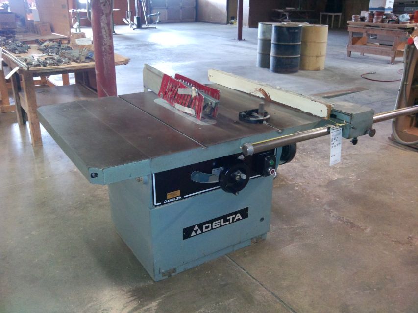 Delta RT40 floor model heavy duty commercial table saw