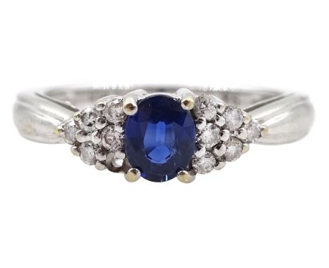 18ct white gold oval sapphire and diamond cluster ring, hallmarked, sapphire approx 0.50 caratCondition Report:Approx 2.15gm,