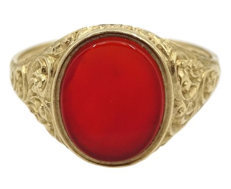 9ct gold oval carnelian signet ring, with scroll design shoulders, hallmarkedCondition Report:Approx 2.8gm, size S, good cond