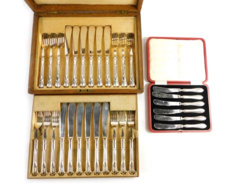 An oak cased silver plated canteen of fish eaters, Onslow pattern, marked Mappin &amp; Webb, and a set of butter knives with 