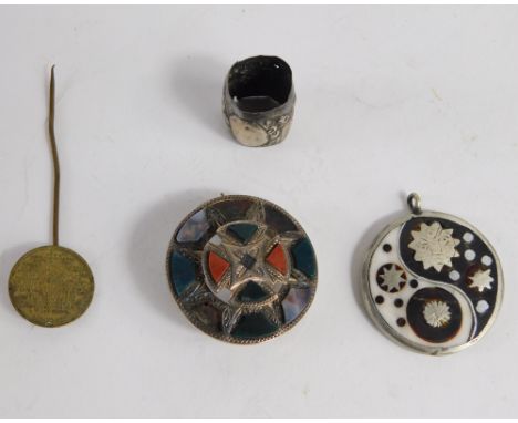 Various brooches, etc., a silver example, enamel finished raised with suns, 3cm diameter, bottle cap pendant, brooch, etc. (4