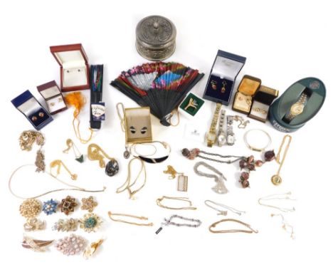 Various jewellery and effects, 9ct cameo pendant, various costume brooches, 4cm wide, etc., a Rotary watch case, various wris