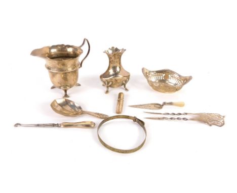 An Edward VII silver dish, boat shaped with pierced sides and bead outline, on an oval foot, Sheffield 1905, 9cm wide, a case