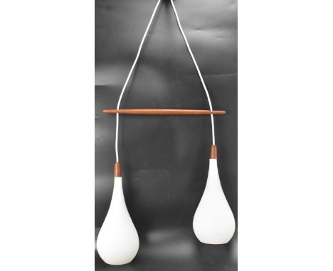 A retro circa 1950/60s Holmegaard teardrop twin pendant hanging light, designed by Louis Poulsen, suspended by a turned teak 