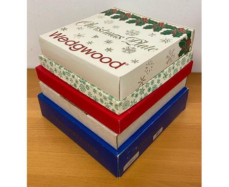 Five boxed Christmas themed plates, including those from Coalport, Royal Worcester, Wedgwood and Royal Doulton 