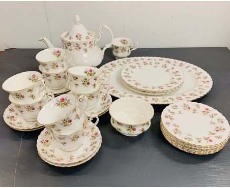 A Royal Albert Winsome tea service set 