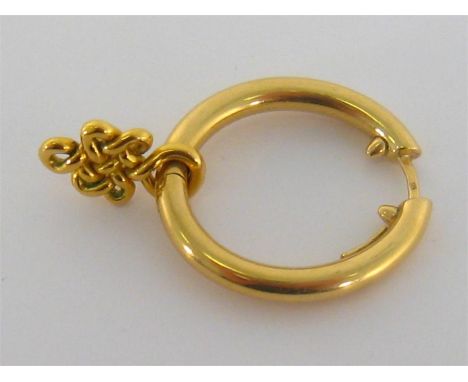 An 18 carat gold clasp, with Celtic knot tag, stamped ‘750’, 3.8gms
