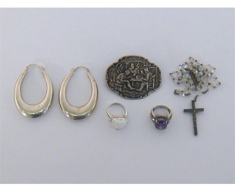 A group of white metal jewellery, including a pair of hoop earrings stamped ‘925’, a brooch, stamped ‘ALPINO 800’, an aurora 