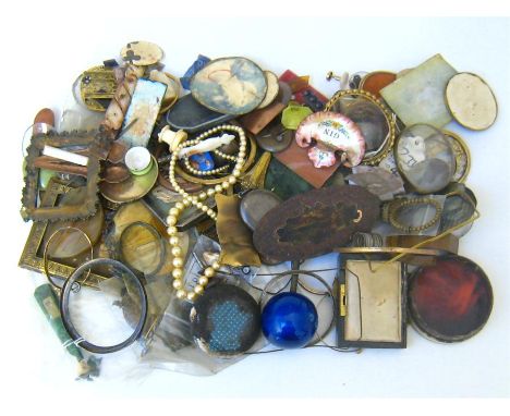 A jeweller’s box of spare parts and “odds and ends” including mounts, cannibalised tortoiseshell box, gilt-metal frames, stri