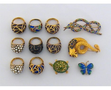 A mixed lot of gilt metal and enamel jewellery, including rings and animal brooches (12)
