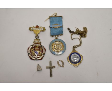 A selection of vintage badges and similar, of Masonic interest, including stewards badge for Royal Masonic Institution For Gi