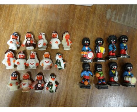 Two boxed Corgi 1977 Queens silver Jubilee carriages plus a small amount of vintage Wombles and Golly figures
