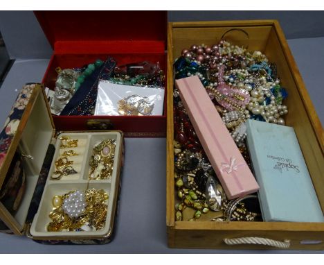 Large amount of vintage costume jewellery