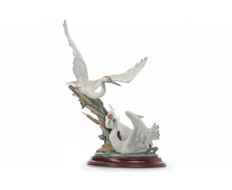 IMPRESSIVE LLADRO FIGURE GROUP 'DANCING CRANES'designed by Salvador Debon, circa 2016, printed and impressed marks to base, 5