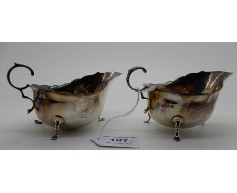 A pair of silver sauceboats, Birmingham 1910, 184gms Condition Report: Available upon request