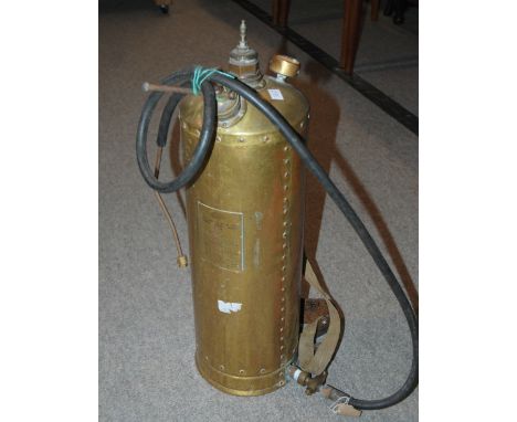 A vintage brass spray canister and vintage brass blow torch converted to table lamp (2) Condition Report: Available upon requ