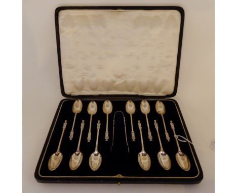 A cased set of twelve silver apostle spoons with tongs, London 1921 Condition Report: Available upon request