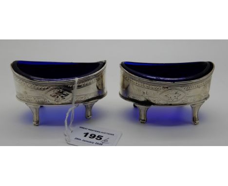 A pair of silver salts by Robert Henwell II, London 1809, of oval form with engraved decoration on four outswept feet, 8.5cm 