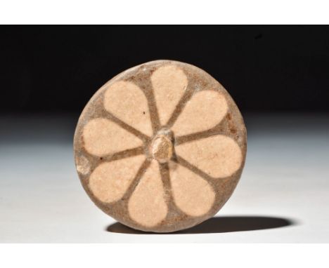 New Kingdom, 20th Dynasty, Ca. 1184 - 1153 BC.
A glazed composition inlay in the form of a rosette, set with creamy brown pet