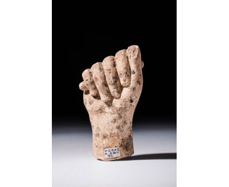 Ca. 945&ndash;712 B.C..
A carved stone right hand from a larger human figure. The hand is made in a naturalistic manner and g