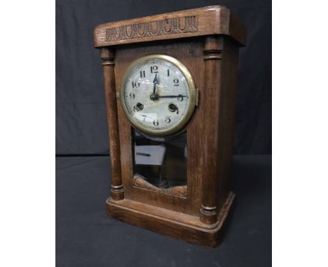 OAK MANTLE CLOCK 