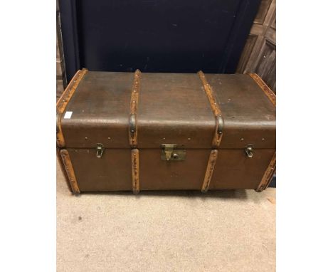 TRAVEL TRUNK