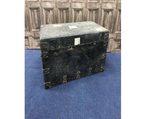 MILITARY CAMPHORWOOD BEDSIDE TRUNK 