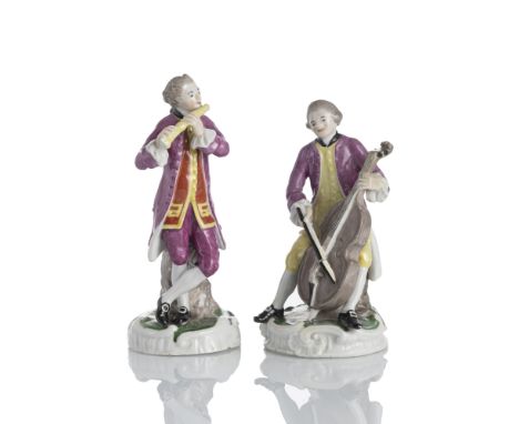 Cellist und  Querflötenspieler aus einer OrchestergruppeVolkstedt, um 1775H. 13,2/14,5 cmNatursockel mit Rocaillerelief, ohne