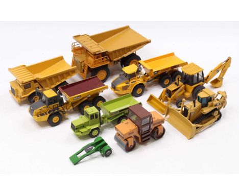 One box containing a quantity of mixed scale earth moving and construction diecast vehicles including a Yonezawa Toys Komatsu