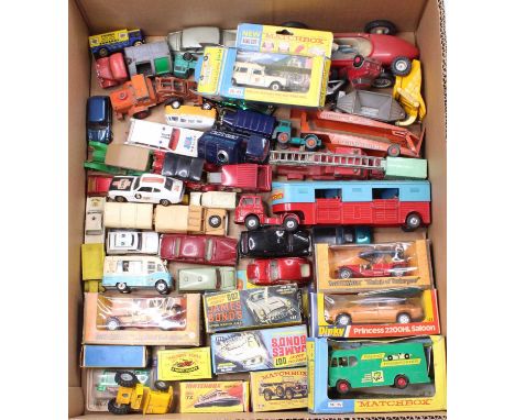 A mixed selection of vintage diecasts to include 2x Corgi Toys No. 261 James Bond 007 Aston Martin DB5, one has a partially c