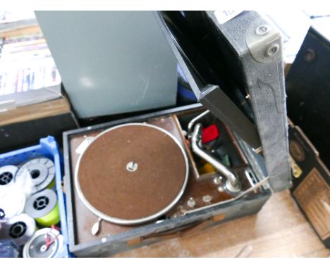 Old wind up gramophone 