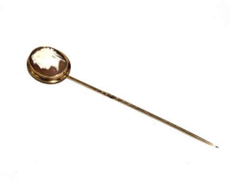 A stick pin set with a cameo of a Regency lady