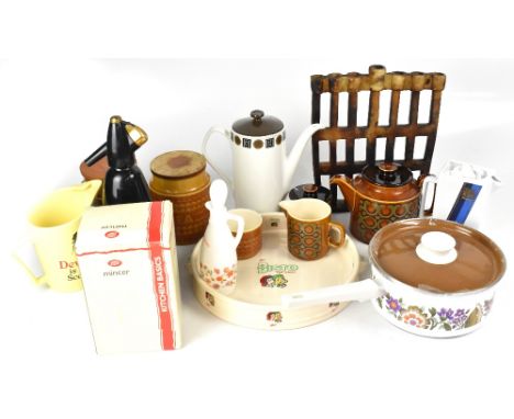 A quantity of retro ceramics and kitchenalia to include Hornsea 'Saffron' pattern coffee service, Hornsea 'Heirloom' tea and 