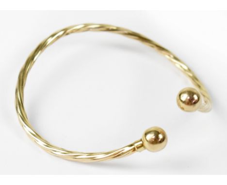 A 9ct yellow gold twist bangle, approx 5.8g.