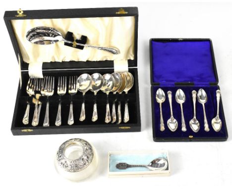 A cased set of six hallmarked silver coffee spoons with monogrammed finials, John Yeomans Cowlishaw, Sheffield 1917, (approx 