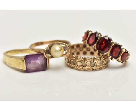 A SELECTION OF FOUR 9CT YELLOW GOLD RINGS, to include a cultured pearl ring, an amethyst ring, a garnet five stone ring and a