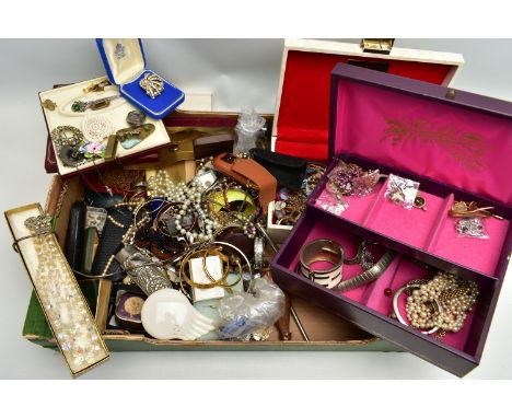 A BOX OF ASSORTED COSTUME JEWELLERY AND ITEMS, to include various imitation pearl necklaces, pendant necklaces, brooches, ear