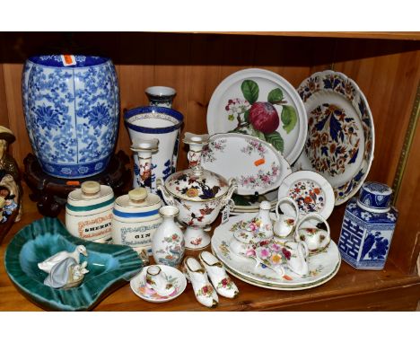 A COLLECTION OF CERAMICS, to include a Coal port 'Hong Kong' pattern twin handled, covered, pedestal bowl, with a pair of mat