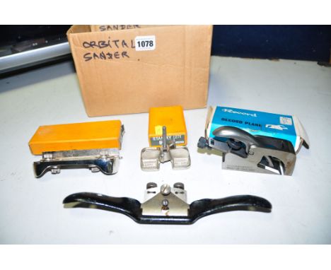 A STANLEY No271 PLANE in box, a No 79 plane in box, a Record No77 rebate plane in box and a spoke shave (4)