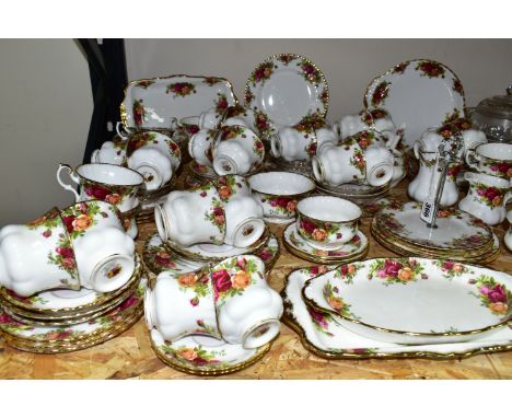 A ONE HUNDRED AND SEVENTEEN PIECE ROYAL ALBERT OLD COUNTRY ROSES TEA SET, comprising a single tier cake stand, a cake plate (