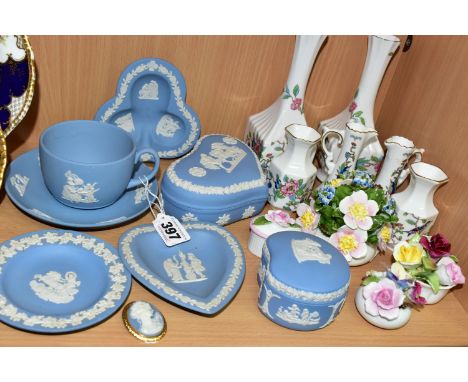 A GROUP OF WEDGWOOD AND AYNSLEY CERAMIC GIFTWARES, to include pale blue Wedgwood jasperware teacup and saucer, two trinket bo