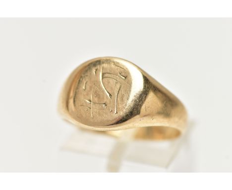 A GENTS 9CT GOLD SIGNET RING, rounded square form with worn initial engraving, polished band, hallmarked 9ct Birmingham, ring