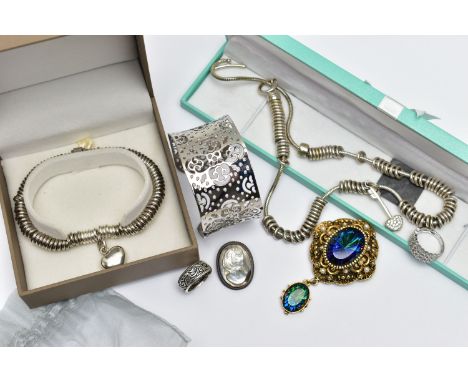 LINKS LONDON NECKLACE AND A BRACELET WITH OTHER  ITEMS, to include a boxed 'Links London' necklace fitted with a toggle clasp