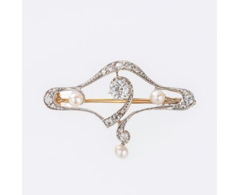Jugendstil Diamant-Brosche. Um 1900. 18 kt. GG, gest., mit Platin. In Millegriffe- u. Krappenfassung 17 Diam. im Alt- u. Rose